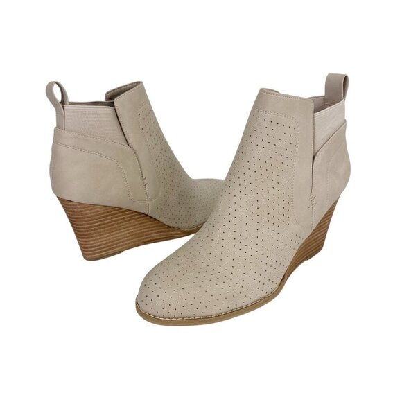 DV by Dolce Vita Gerdy Bootie 7,5 M Beige NWOB 9341 - Picture 2 of 15